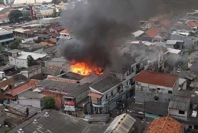  Kebakaran di Matraman, Hanguskan11 Rumah 