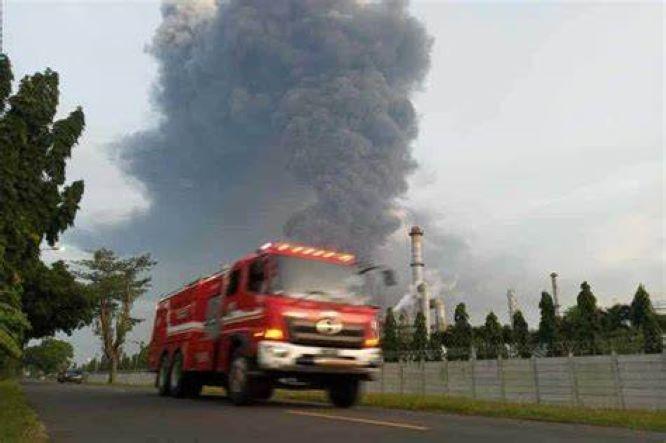  Kilang Balongan Terbakar, Ratusan  Warga Mengungsi, Empat Luka Bakar 