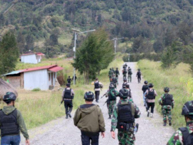  Aparat Gabungan TNI/Polri Buru Teroris KKB di Ilaga