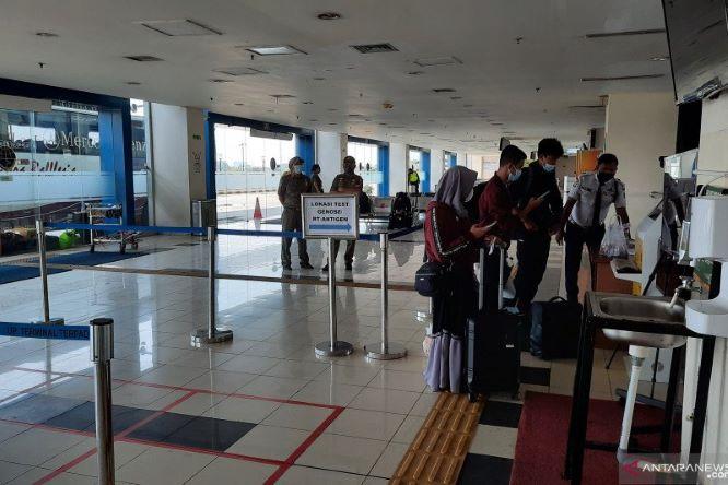  Hasil Tes Usap, 14 Penumpang Positif COVID-19 di Terminal Pulogebang