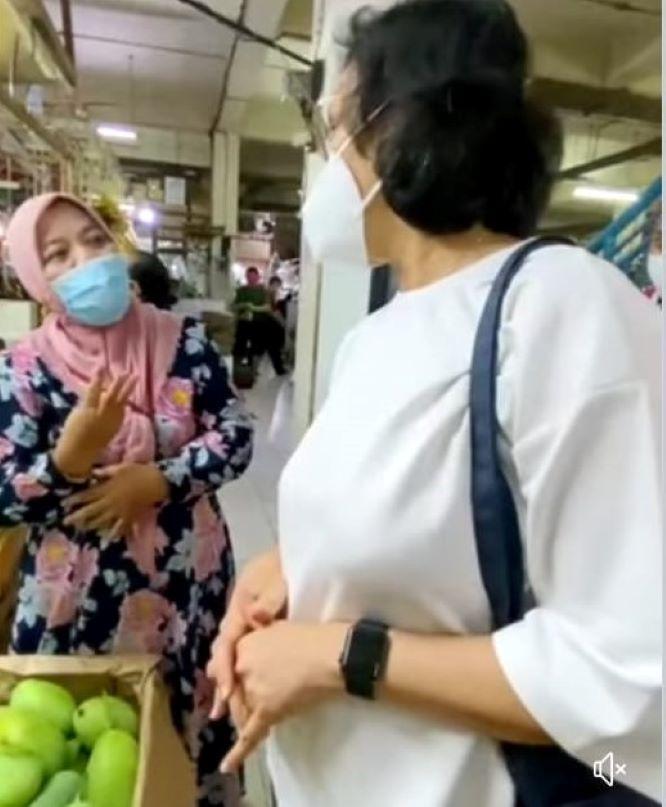  Belanja Sayur di Pasar Santa, Begini Gaya Menkeu Sri Mulyani Jelaskan Polemik soal Pajak Sembako