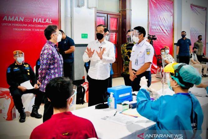  Presiden Dorong Percepatan Vaksinasi untuk Masyarakat Mobilitas Tinggi