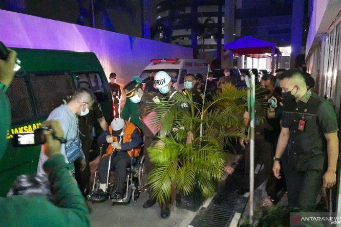  Dipulangkan dari Singapura, Buronan Hendra Subrata Berganti KTP hingga Ganti Agama