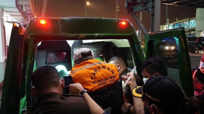  Kejagung Eksekusi Buronan Hendra Subrata ke Rutan Salemba