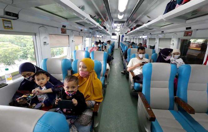  Syarat Naik KA Jarak Jauh, Penumpang Harus Bawa Kartu Vaksin