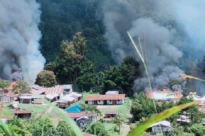  KKB Pimpinan Lamek Tablo Bakar Fasilitas Umum di Kiwirok