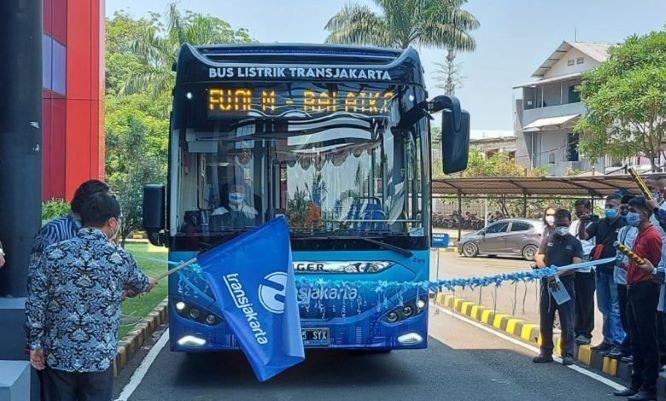  TransJakarta Mulai Layani Penumpang dengan Bus Listrik