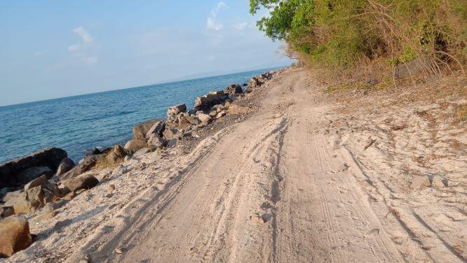  Warga Desa Lewomada Minta Pemerintah Segera Perbaiki Jalan Lintas Utara Sikka 