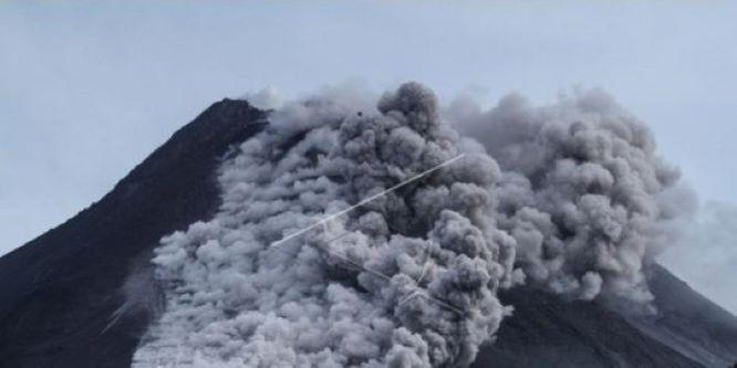  Gunung Merapi Tiga Kali Luncurkan Awan Panas Guguran dengan Jarak Luncur 1,8 Km