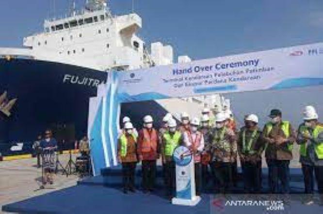  Menhub Lepas Ekspor Perdana Kendaraan di Pelabuhan Patimban