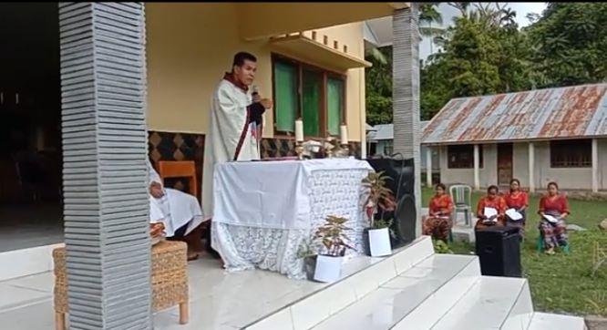  Misa Nataru Keluarga Besar SMP PGRI Lero Hae, Romo Anting: Guru dan Siswa Harus Saling Menciptakan Iklim yang Sehat 