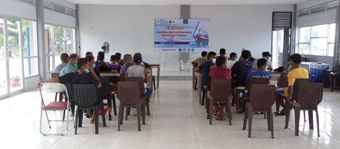  Yayasan Tananua Flores Gandeng Lanal Maumere Gelar Pelatihan Keselamatan Laut bagi 25 Orang Nelayan Pencari Gurita