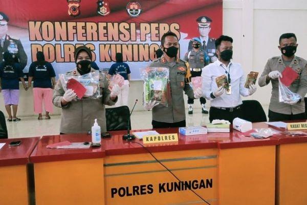  Polisi Tangkap Komplotan Pencuri yang Berpura-pura Jadi Petugas vaksinasi 
