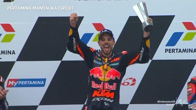  Taklukan Lintasan, Oliveira Juarai GP Indonesia dan Persembahkan Kemenangan bagi KTM