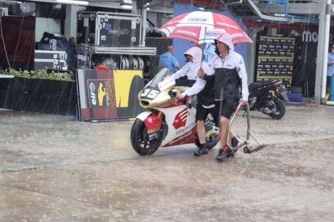 Hujan Lebat Guyur Sirkuit Mandalika, Tunda Start MotoGP 