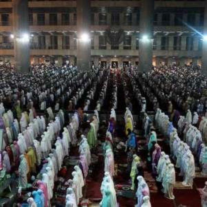  Hari Pertama Salat Tarawih, Jamaah Padati Masjid Istiqlal 