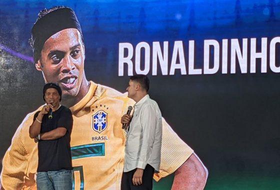  Ronaldinho Siap Hibur Masyarakat Indonesia