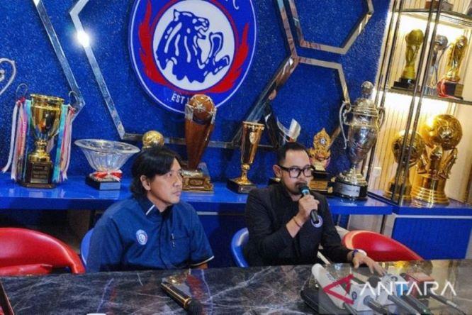  Tragedi Kanjuruhan, Presiden Arema FC Siap Bertanggung Jawab Penuh 