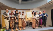 Gelar Pameran Lukisan, Komunitas Lukis Perempuan Alumni  Santa Ursula Jakarta Dorong Pemberdayaan Perempuan di Larantuka
