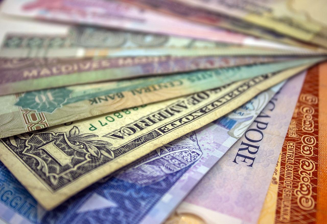  Awal 2024, Rupiah Ditutup Merosot 