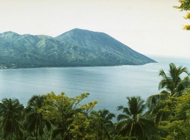  Gunung Iya di Ende Bergejolak