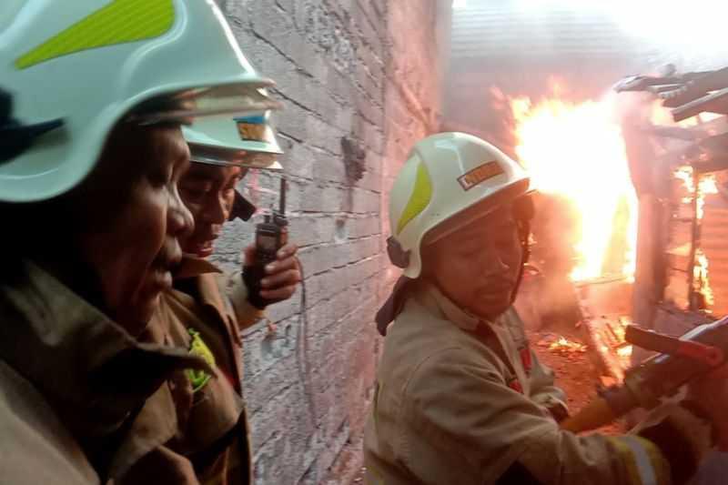  Rumah Kontrakan Empat Pintu dan Lima Motor di Jakarta Timur Hangus Terbakar