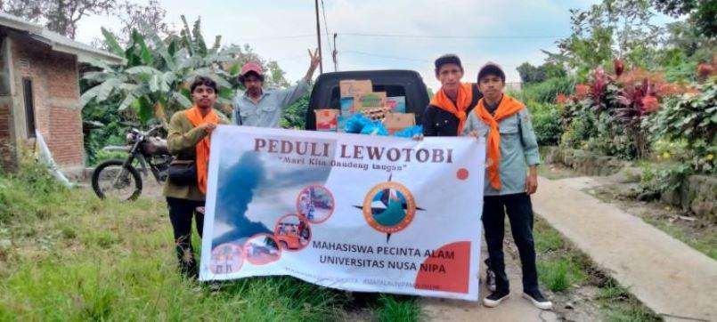  Mapala UNIPA Salurkan Bantuan ke Warga Terdampak Erupsi Gunung Lewotobi.