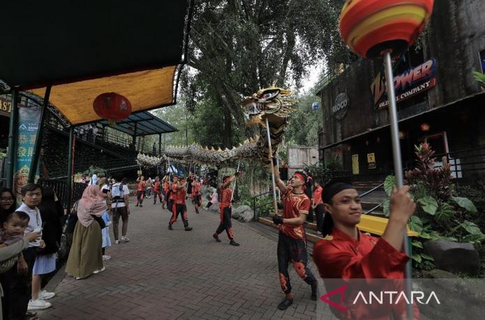  Taman Safari Meriahkan Imlek dengan Parade Year of the Dragon