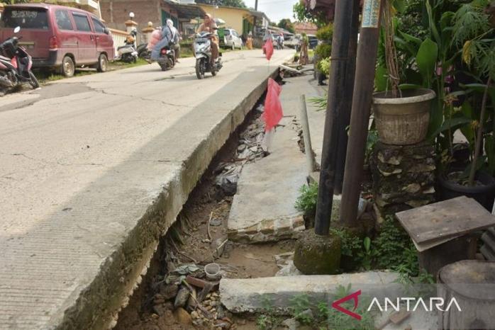  Pemkab Bekasi Minta PVMBG Lakukan Kajian Pergerakan Tanah