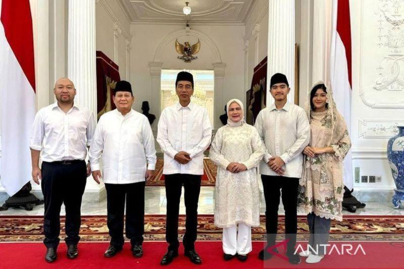  Hari Kedua Idul Fitri, Prabowo dan Putranya Sambangi Istana