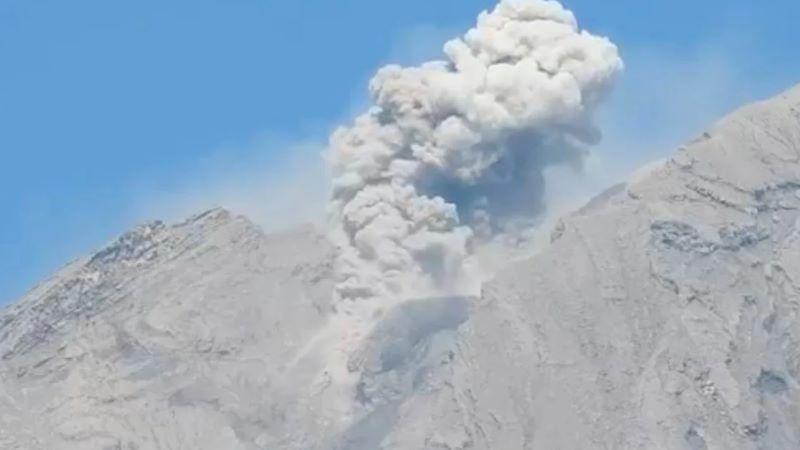  Enam Kali Erupsi Gunung Semeru dengan Tinggi Letusan hingga 1 Km