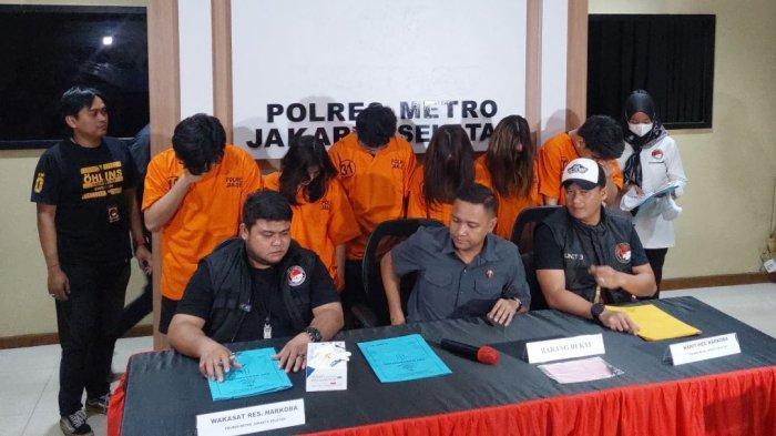  Polisi Buru Pemasok Rokok Elektrik Cairan Ganja yang Jerat  Enam Selebgram