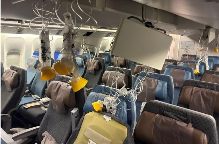  Singapore Airlines Alami Turbulensi Parah, Satu Orang Tewas 