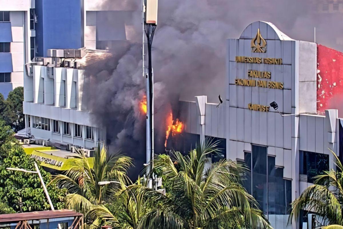  Gedung F Universitas Trisakti Kebakaran