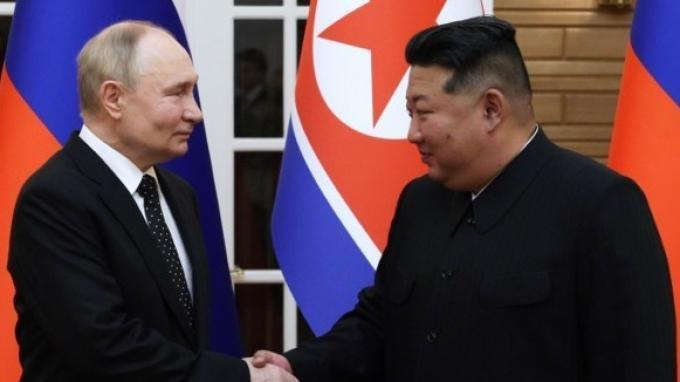  Putin Kembali Beri Hadiah Limusin Mewah pada Kim Jong Un