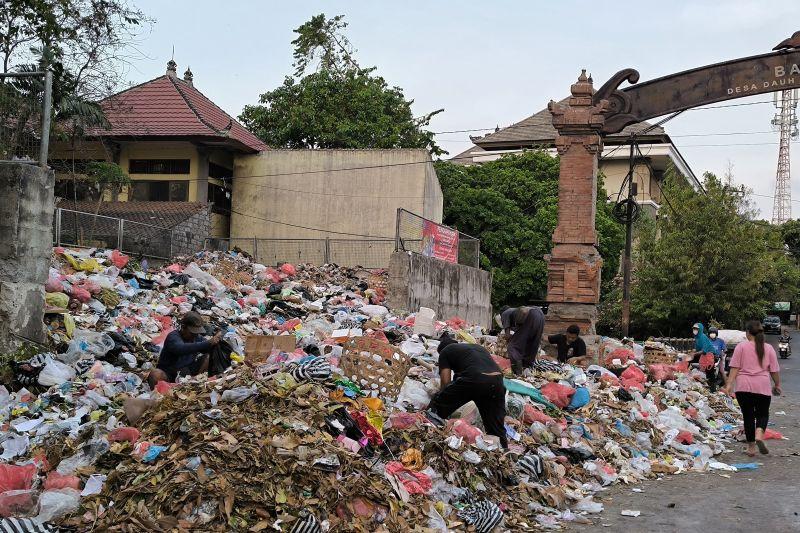  Luhut Akui Atasi Masalah Sampah di Bali Jadi Tugas Tersulit