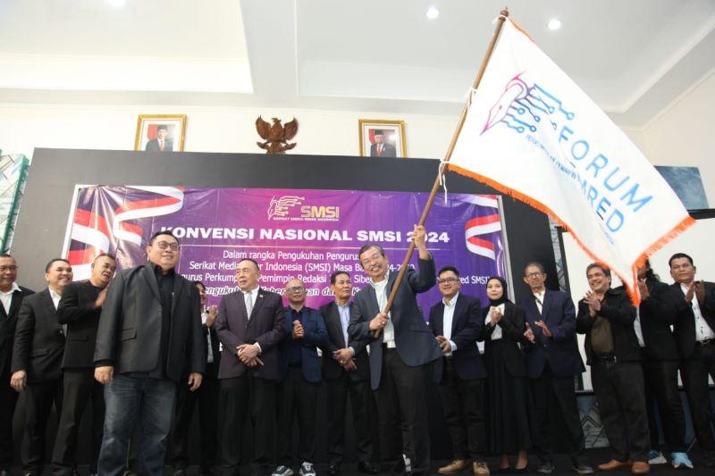  Ketua Umum SMSI Lantik Pengurus Forum Pemred SMSI di Dewan Pers