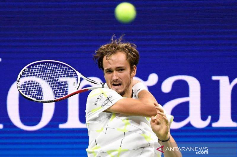  Medvedev dan Tsitsipas Menangi Pertandingan Pembuka Shanghai