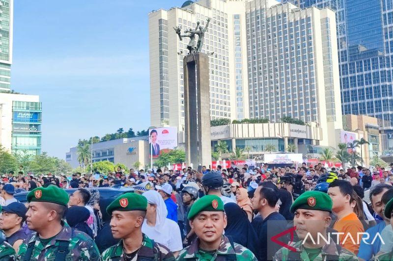  Jelang Pelantikan Presiden, Ribuan Warga Padati Bunderan Hotel Indonesia
