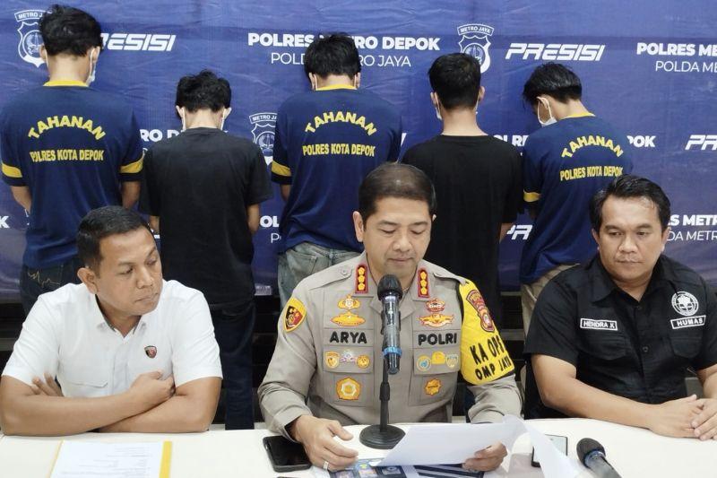 Polisi Amankan Lima Pelaku Pemasaran Website Judi Online di Depok