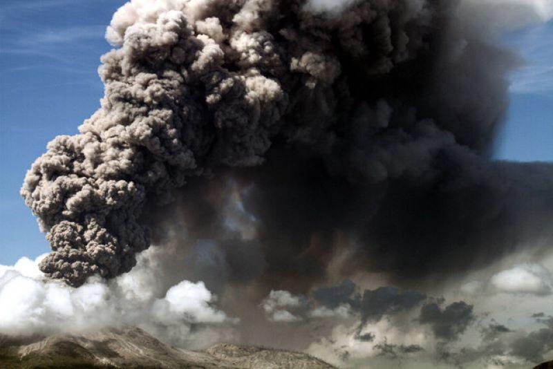  Zona Bahaya Erupsi Lewotobi Laki-Laki Diperluas Jadi 9 Kilometer
