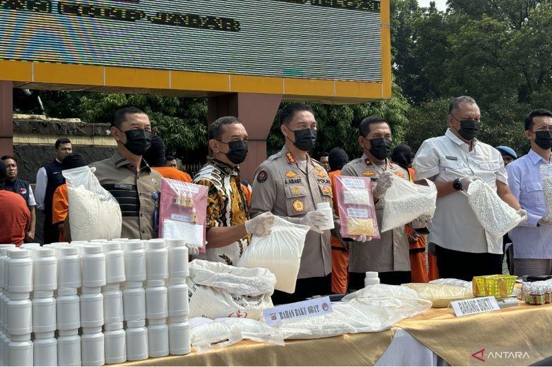  Polda Jabar Gagalkan Peredaran 1 Juta Butir Obat Keras Ilegal