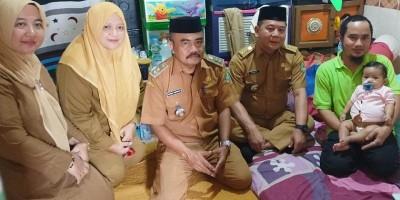  Camat Bekasi Barat dan Lurah Bintara Kunjungi Balita Penderita Atresia Bilier Berikan Bantuan dan Dukungan