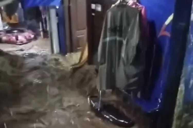  Sebanyak 423 Jiwa Terdampak akibat Luapan Sungai Ciliwung