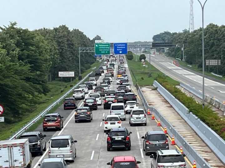  Sebanyak 74 Ribu Kendaraan Melintas Tol Cipali pada Sabtu (29/3)