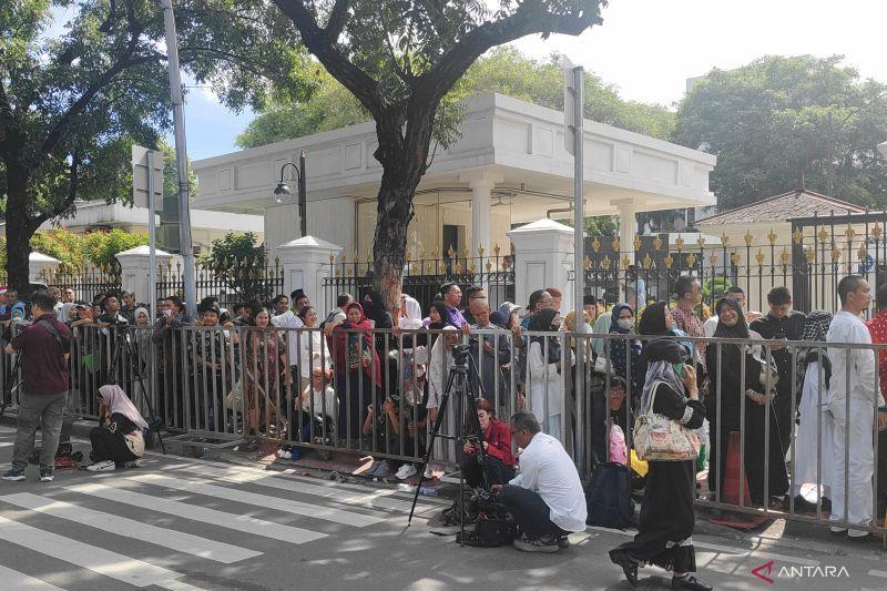  Masyarakat Antusias Ikuti Open House, Antre untuk Bersilaturahmi dengan Presiden