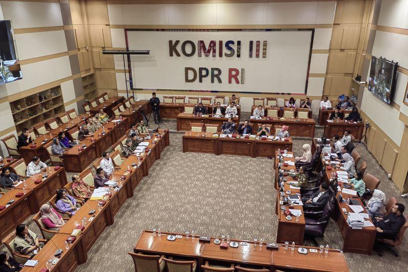  Komisi III DPR Rekomendasikan Penyelesaian Kasus Taman Safari dan Pemain Oriental Sirkus dalam Waktu 7 Hari
