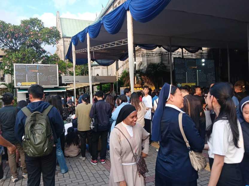  Doakan Paus Fransiskus, Umat Katolik Padati Katedral Jakarta Menghadiri Misa Requiem 