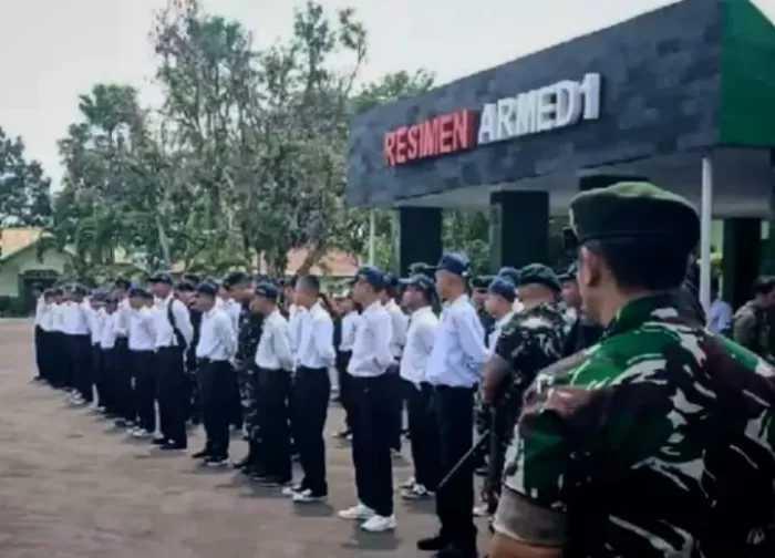   Gubernur Dedi Mulyadi Sebut Pengiriman Pelajar ke Markas TNI Tingkatkan Disiplin
