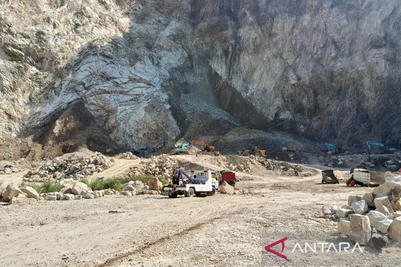  11 Korban Longsor Tambang Gunung Kuda Cirebon Masih Dicari, Polda Jabar Kerahkan 400 Personel